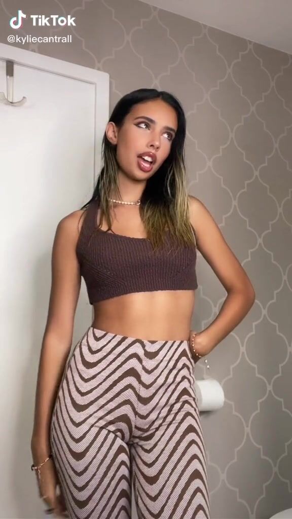 Sexy Kylie Cantrall In Crop Top