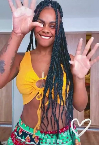 2. Sexy Lais Cristina Oliveira in Yellow Crop Top while Twerking