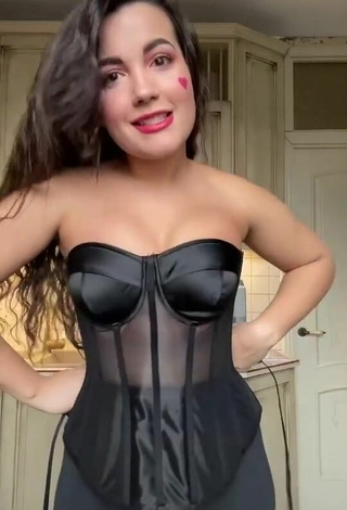 2. Sexy Lana Shows Cleavage in Black Corset
