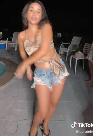 3. Sweetie Laura Brito in Crop Top at the Pool