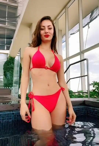 2. Andrea Caro Looks Fine in Red Bikini at the Swimming Pool