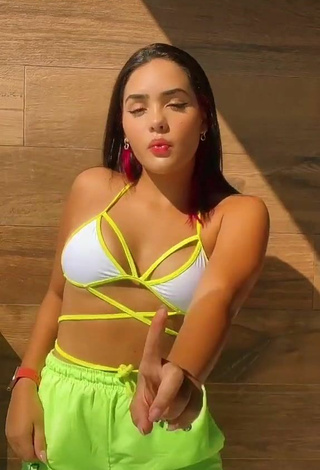 1. Hot Lorrayne Oliveira in Bikini Top