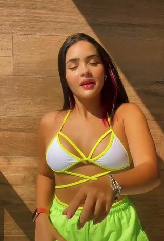 2. Hot Lorrayne Oliveira in Bikini Top