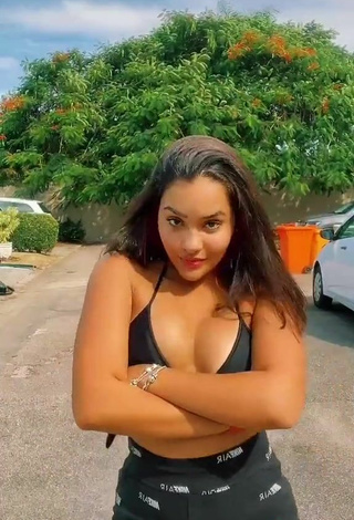 3. Sexy Lorrayne Oliveira in Black Bikini Top