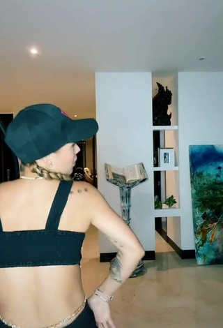 4. Hot Luisa Fernanda Cataño Ríos in Black Crop Top