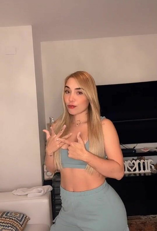 2. Sexy Luisa Fernanda Cataño Ríos Shows Cleavage in Grey Crop Top