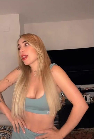 4. Sexy Luisa Fernanda Cataño Ríos Shows Cleavage in Grey Crop Top