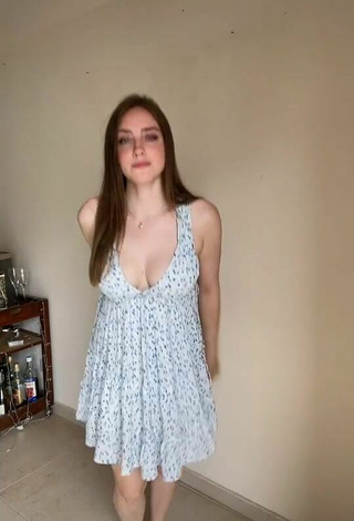 1. Hot Magui Ansuz Shows Cleavage and Bouncing Boobs in Sundress
