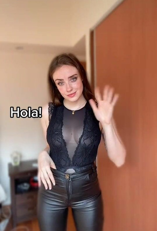 Wonderful Magui Ansuz Shows Cleavage in Black Top