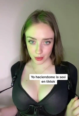 2. Hottest Magui Ansuz Shows Cleavage in Black Top