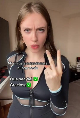 3. Sexy Magui Ansuz Shows Cleavage in Black Overall