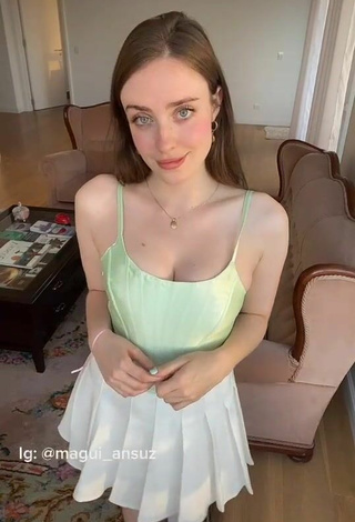 4. Beautiful Magui Ansuz Shows Cleavage in Sexy Light Green Top