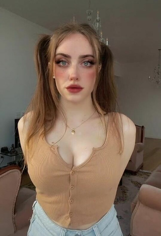 3. Beautiful Magui Ansuz Shows Cleavage in Sexy Beige Crop Top