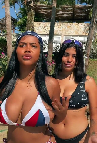 3. Sexy MC Lya Shows Cleavage in Bikini