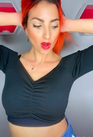 5. Sexy Mia Coloridas Shows Cleavage in Black Crop Top