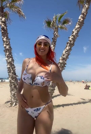 2. Hot Mia Coloridas Shows Cleavage in Bikini at the Beach