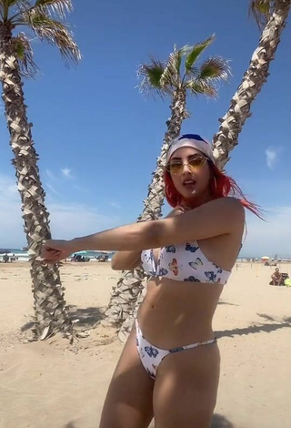 4. Hot Mia Coloridas Shows Cleavage in Bikini at the Beach