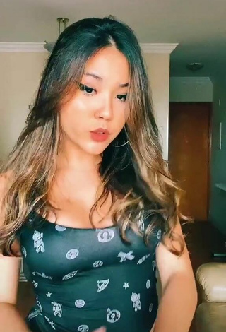 2. Sexy Michelly Ioshiko Tanino in Crop Top and Bouncing Tits
