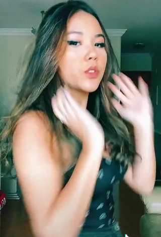 3. Sexy Michelly Ioshiko Tanino in Crop Top and Bouncing Tits