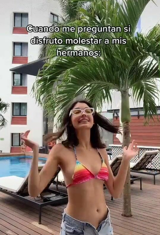 3. Beautiful Michelle Mendizábal in Sexy Bikini Top at the Swimming Pool