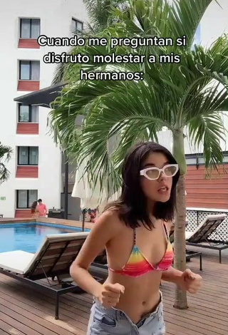 5. Beautiful Michelle Mendizábal in Sexy Bikini Top at the Swimming Pool