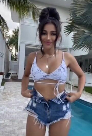 Hot Nanda Caroll in Bikini Top at the Pool