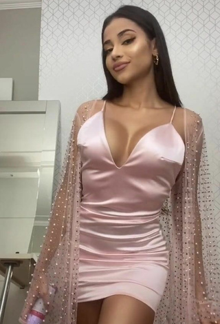 Sexy Nanda Caroll Shows Cleavage in Pink Dress