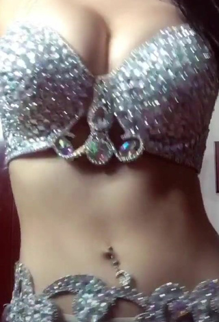 2. Erotic Ónice Flores Shows Cleavage in Silver Bra while doing Belly Dance
