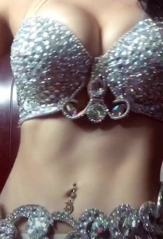 3. Erotic Ónice Flores Shows Cleavage in Silver Bra while doing Belly Dance