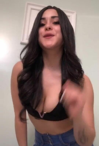 2. Beautiful Ónice Flores Shows Cleavage in Sexy Black Sport Bra