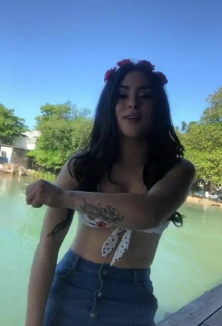 3. Sweetie Ónice Flores Shows Cleavage in Floral Bikini Top and Bouncing Boobs in the Sea