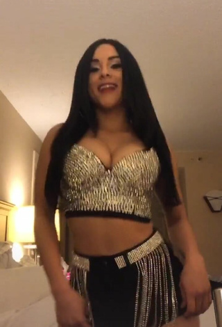 Gorgeous Ónice Flores Shows Cleavage in Alluring Silver Crop Top and Bouncing Boobs