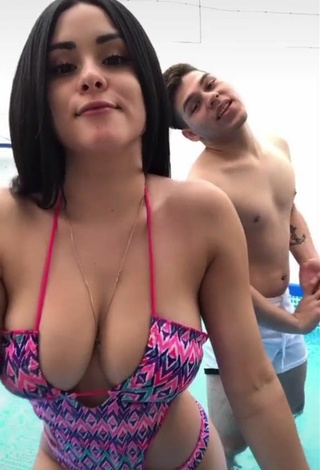 Hot Ónice Flores Shows Cleavage in Swimsuit at the Pool and Bouncing Boobs