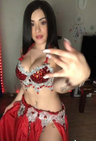 5. Cute Ónice Flores Shows Cleavage in Bra and Bouncing Boobs while doing Belly Dance