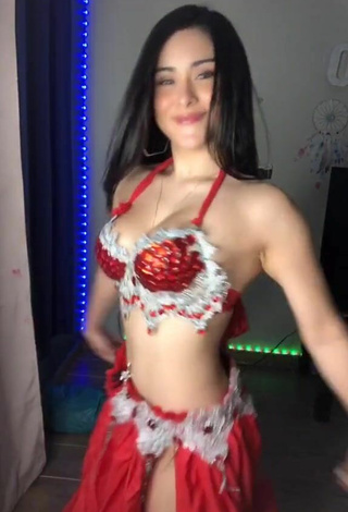 Sexy Ónice Flores in Bra while doing Belly Dance and Bouncing Boobs