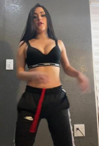 Sexy Ónice Flores Shows Cleavage in Black Sport Bra and Bouncing Tits