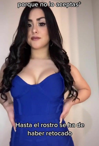 4. Hot Ónice Flores Shows Cleavage in Blue Dress