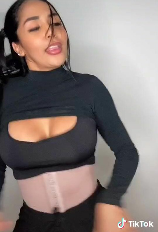3. Sexy Pao Castillo Shows Cleavage in Beige Corset and Bouncing Boobs