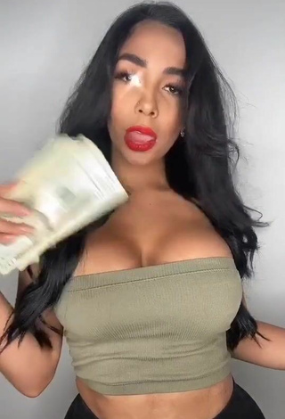 2. Sexy Pao Castillo Shows Cleavage in Olive Tube Top