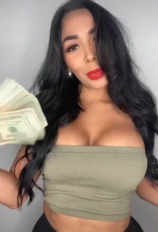 3. Sexy Pao Castillo Shows Cleavage in Olive Tube Top