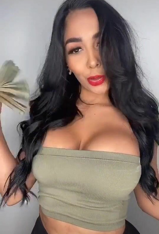 4. Sexy Pao Castillo Shows Cleavage in Olive Tube Top