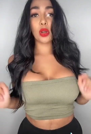 5. Sexy Pao Castillo Shows Cleavage in Olive Tube Top