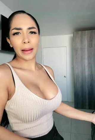3. Sexy Pao Castillo Shows Cleavage in Grey Top and Bouncing Breasts