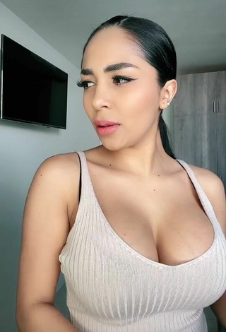 4. Sexy Pao Castillo Shows Cleavage in Grey Top and Bouncing Breasts