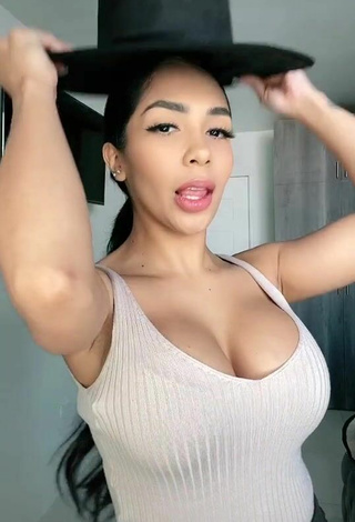5. Sexy Pao Castillo Shows Cleavage in Grey Top and Bouncing Breasts