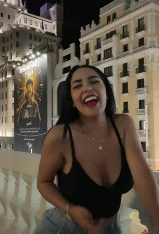 5. Cute Pao Castillo Shows Cleavage in Black Crop Top and Bouncing Tits