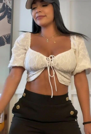 2. Sexy Pao Castillo Shows Cleavage in White Crop Top