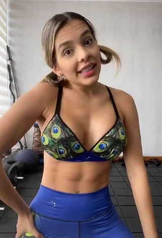 Sexy Paola Usme Shows Cleavage in Sport Bra
