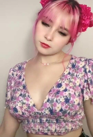 Hot Poli Сoloridas in Floral Crop Top and Bouncing Boobs
