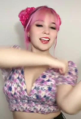 3. Hot Poli Сoloridas in Floral Crop Top and Bouncing Boobs